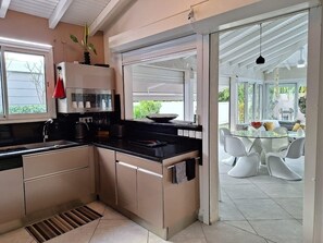 Fridge, microwave, oven, stovetop - Villa Almeida**** near beach - Sainte-Anne (Sainte-Anne)