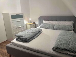 2 bedrooms, iron/ironing board, WiFi, bed sheets