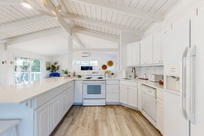 Refrigerador, horno, parrilla de estufa y lavavajillas 