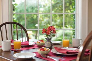 Café da manhã feito na hora grátis todos os dias
