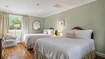 Classic Room, 1 King Bed, Non Smoking, Private Bathroom | Free WiFi, bed sheets