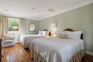 Free WiFi, bed sheets - Chanticleer Inn Bed & Breakfast (Lookout Mountain)