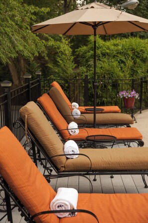 Sesongbasert utendørsbasseng