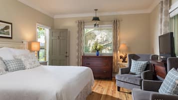 Classic Room, 1 King Bed, Non Smoking, Private Bathroom | Free WiFi, bed sheets