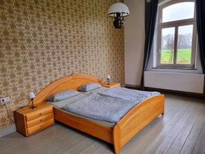 5 chambres, bureau, Wi-Fi, literie fournie