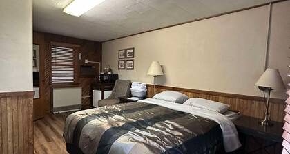 Woodlands Motel Retreat next to the Mississippi River