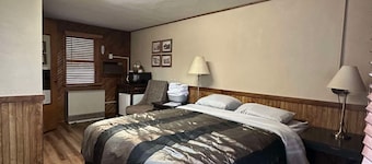 Woodlands Motel Retreat next to the Mississippi River