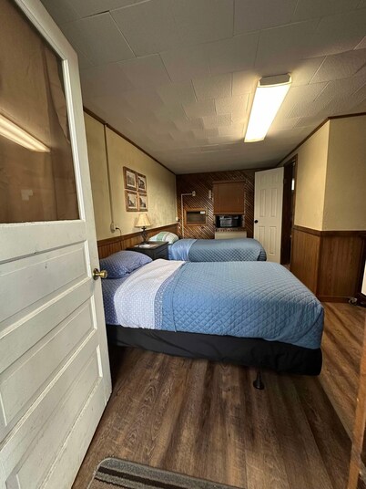 Woodlands Motel Retreat next to the Mississippi River