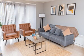 Smart TV, video games, video library - Albion Royale - 2 minute walk from the city centre! w/games!  (Wolverhampton)