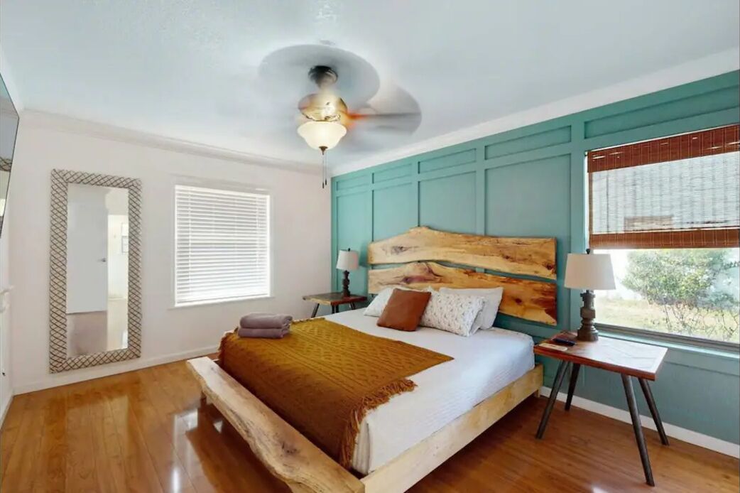 2 bedrooms, desk, iron/ironing board, WiFi