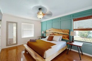 2 soverom, skrivebord, strykejern/-brett og wi-fi