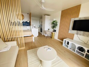 1 bedroom, desk, WiFi, bed sheets - Studio Cocoon, sea and marina view. (Marigot)