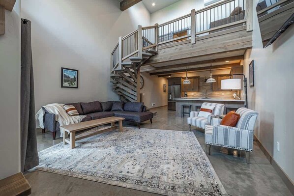 Smart TV - Glacier Luxury Stay • Priv Hot Tub Condo• 2BR/2BA (Columbia Falls)