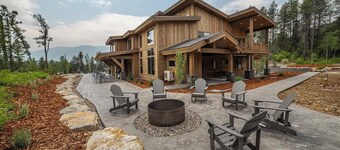 Glacier Luxury Stay • Priv Hot Tub Condo• 2BR/2BA