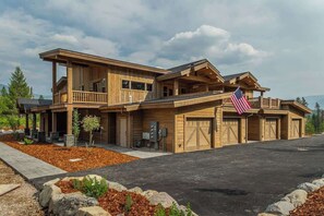 Exterior - Glacier Luxury Stay • Priv Hot Tub Condo• 2BR/2BA (Columbia Falls)