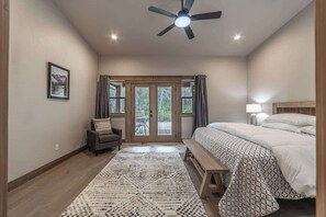 2 bedrooms, travel crib, free WiFi, bed sheets