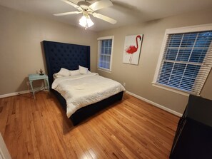 4 bedrooms, iron/ironing board, WiFi, bed sheets