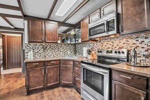 Frigorífic, microones, forn i placa de cuina