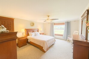 4 makuuhuonetta, työpöytä, ilmainen Wi-Fi