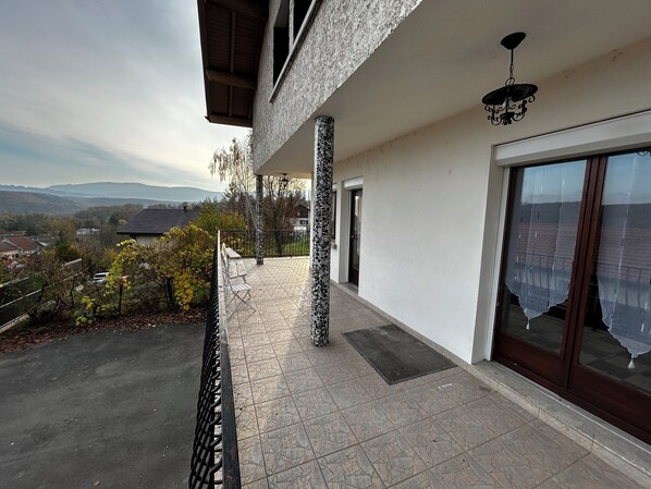 Terrace/patio - Large apartment on the Swiss border, trains and buses to Geneva (Pougny)