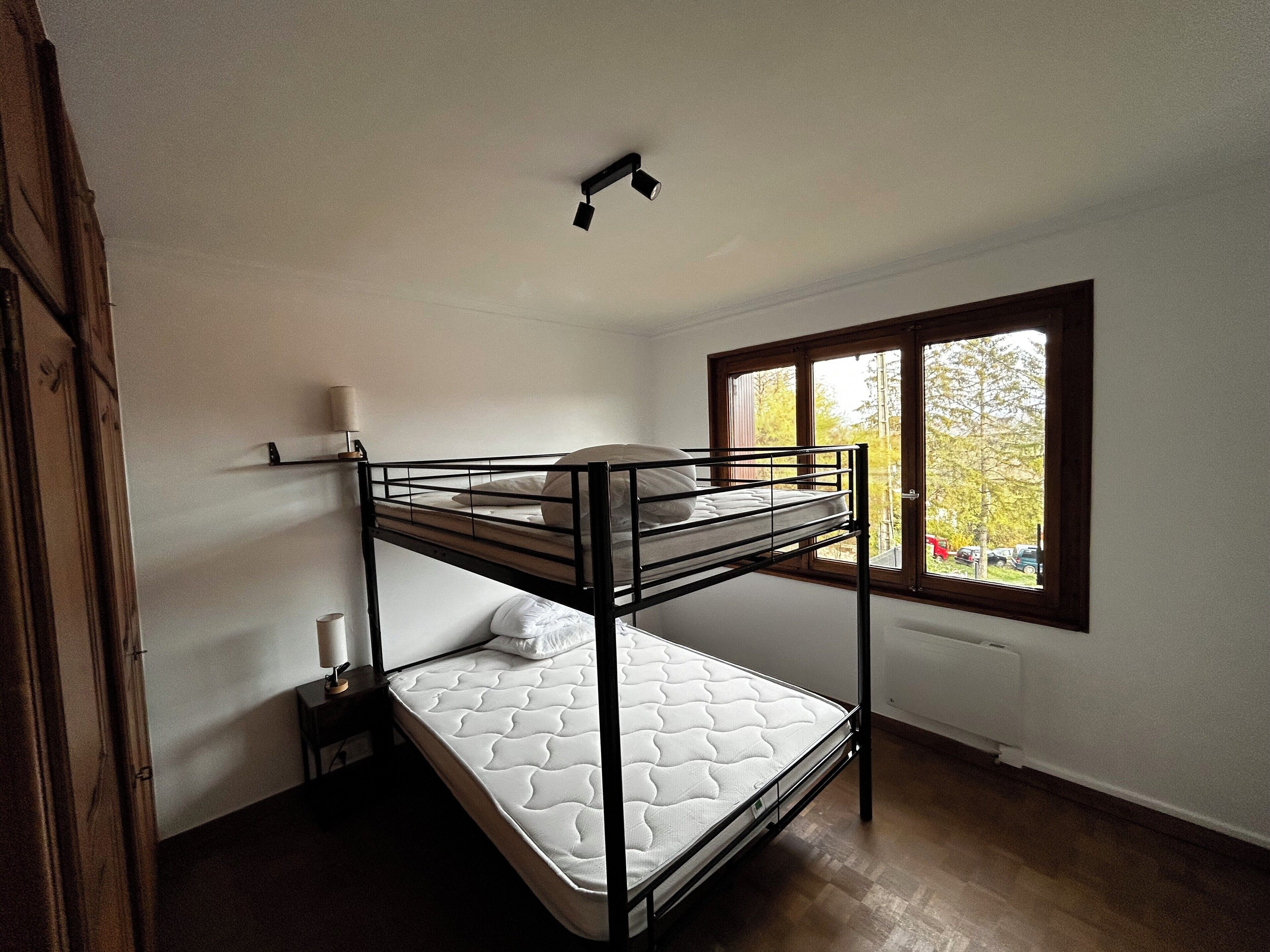 3 chambres, fer et planche à repasser, Wi-Fi, draps fournis