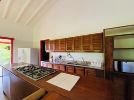 LA PRIMAVERA | Private kitchen | Cookware/dishes/utensils