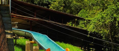 2 piscine all'aperto, ombrelloni da piscina