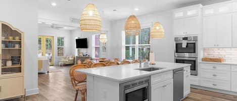 House (6 Bedrooms) | Interior