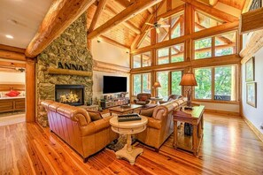 Smart TV, fireplace, offices