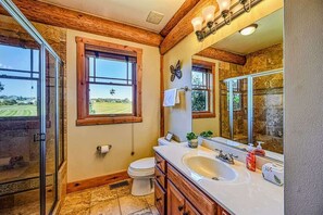 Regadera, secadora de cabello, toallas 