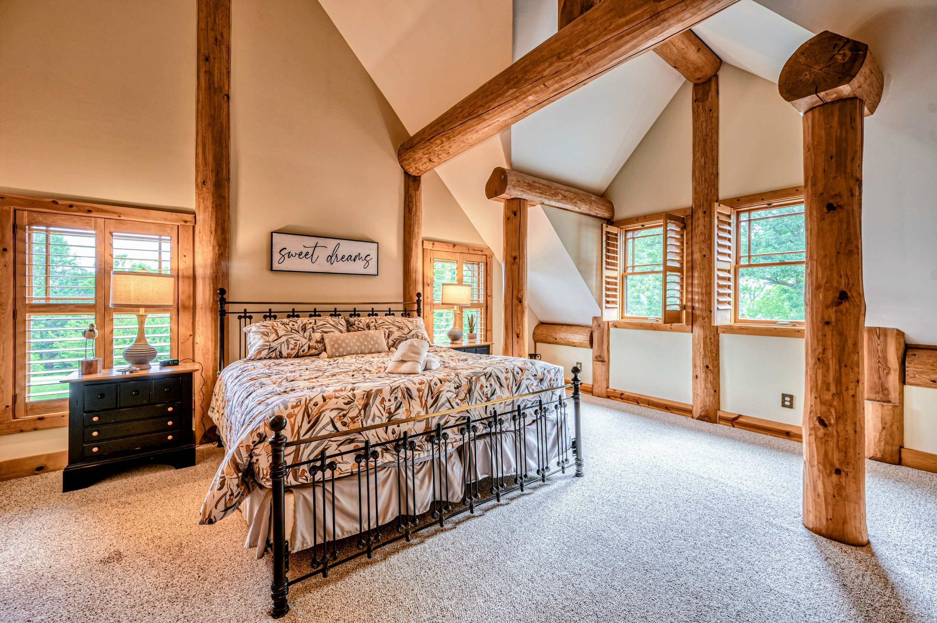 7 bedrooms, desk, iron/ironing board, travel crib