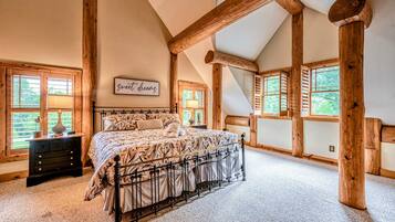 7 bedrooms, desk, iron/ironing board, travel crib