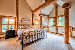 7 bedrooms, desk, iron/ironing board, travel crib