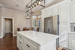 Mikrowelle, Ofen, Herdplatte, Geschirrspüler