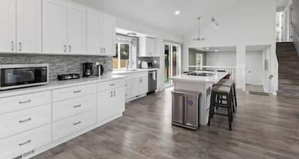 Cheerful 3 bedroom home with ample parking spaces.