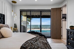 6 bedrooms, desk, iron/ironing board, free WiFi