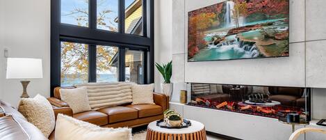 Een smart-tv en een open haard