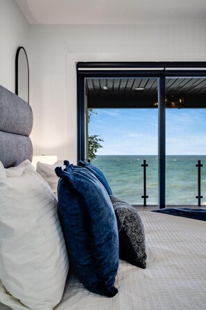 6 bedrooms, desk, iron/ironing board, free WiFi