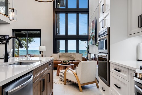 Lakefront Estate | Saltwater Pool | 6BR