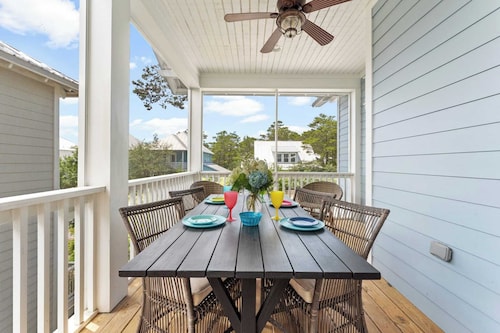 Beach Still My Heart by Avantstay with Pool Access