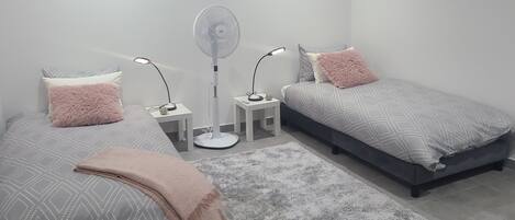 1 soverom, strykejern/-brett, wi-fi og sengetøy