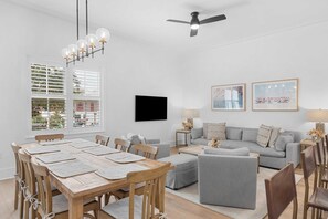 Apartment (4 Bedrooms) | Interior - Lazy Duck Retreat by Avantstay Blue Mountain Priv Beach Access Pool + Patio (Santa Rosa Beach)