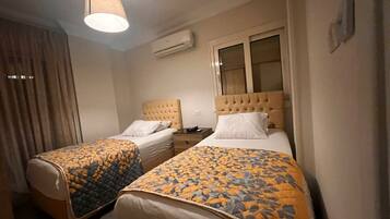 2 slaapkamers, een strijkplank/strijkijzer, gratis wifi, beddengoed