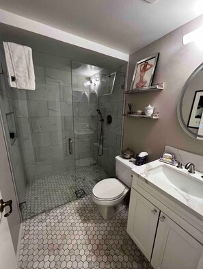 Bruser, hårtørrer, håndklæder, Sæbe