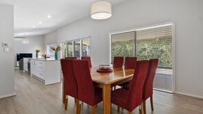 Dining - Jetty Road Holidays - 33 Jetty Road (NORMANVILLE)