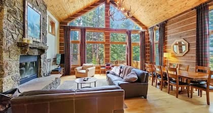 The Lodge at Spruce Hill - Mountain views, hot tub, just south of Breckenridge!