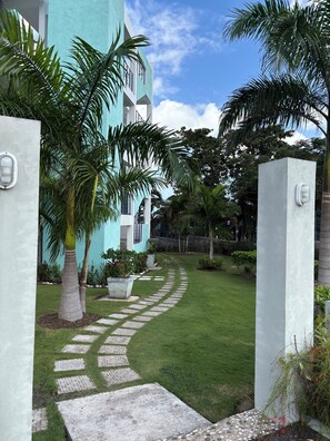 Property grounds - WatersEdge -B3 (Tower Isle)