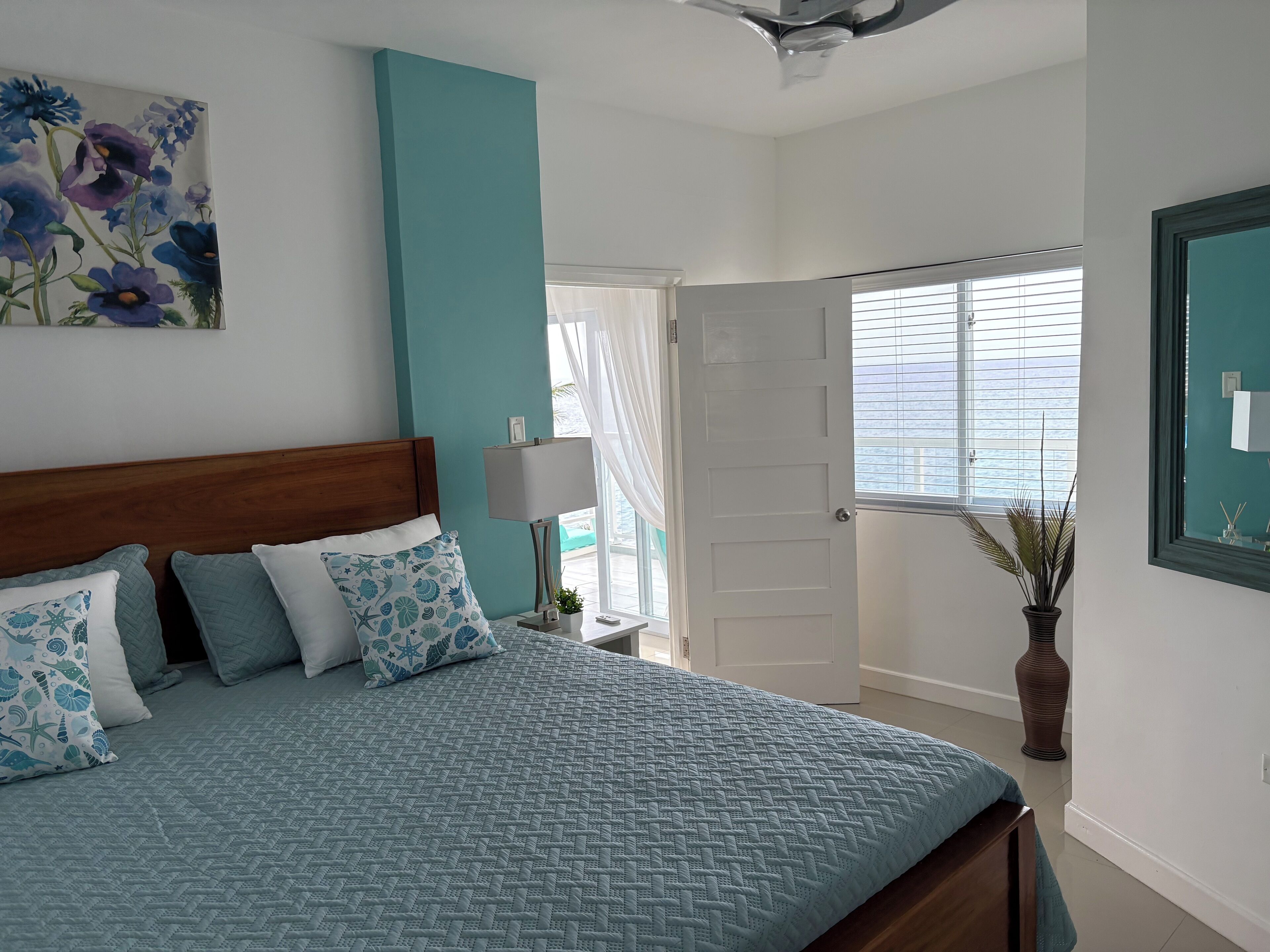 2 bedrooms, in-room safe, iron/ironing board, free WiFi