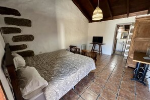 2 bedrooms, iron/ironing board, Internet, bed sheets