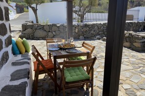 Outdoor dining - Casa Pino: Relax and Nature with Stunning Views (Adeje)